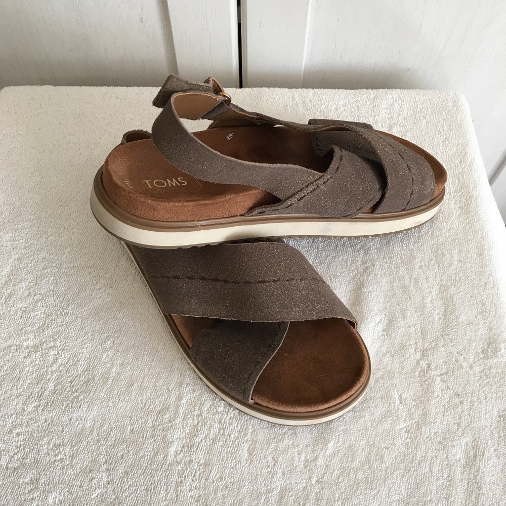 TOMS DUSTY  GOLD STAR SANDALS